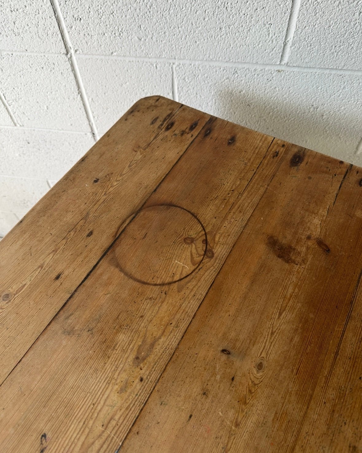 True country house kitchen table - House on Horizon