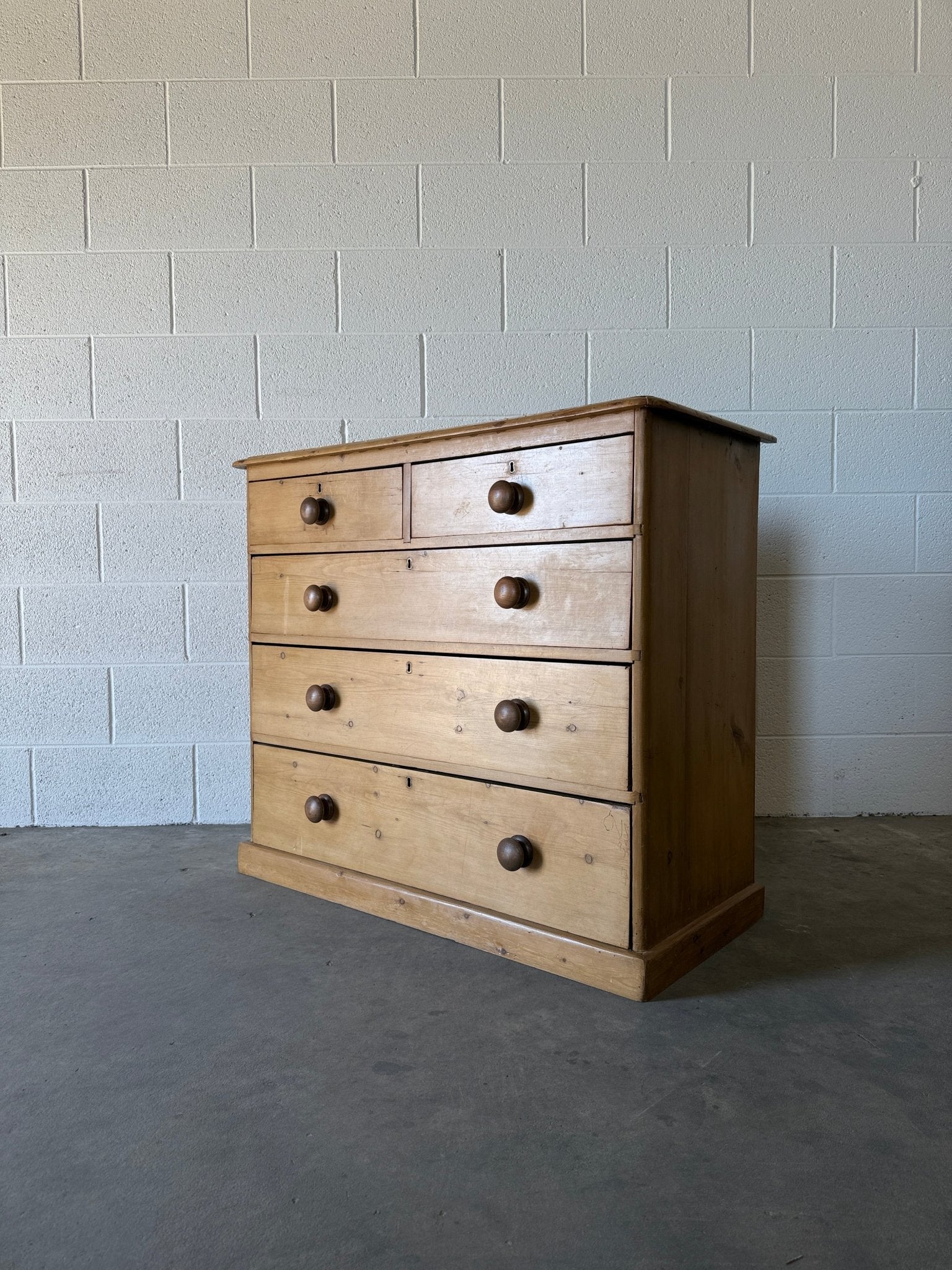 victorian dresser English pine Shoe ClassRefined Black Acme Furniture Gorsedd ACM INV-641526 Style & Length:Classic Fingertip (44