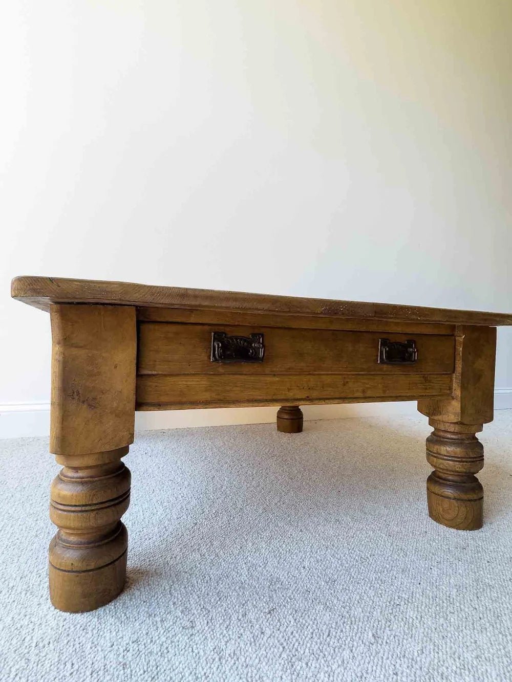 Victorian pine coffee table - House on Horizon