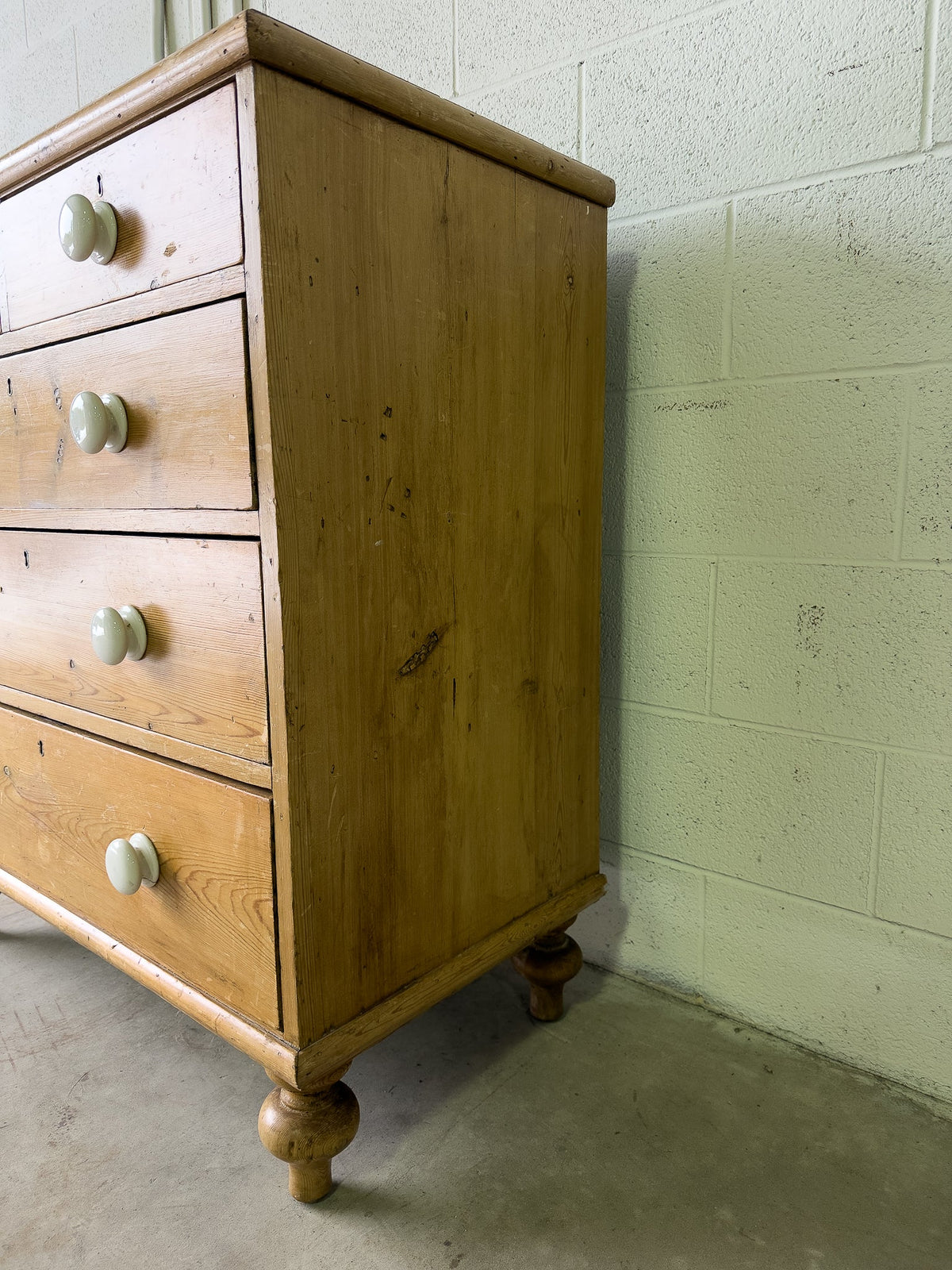 Victorian pine drawers with original ceramic knobs - House on Horizon