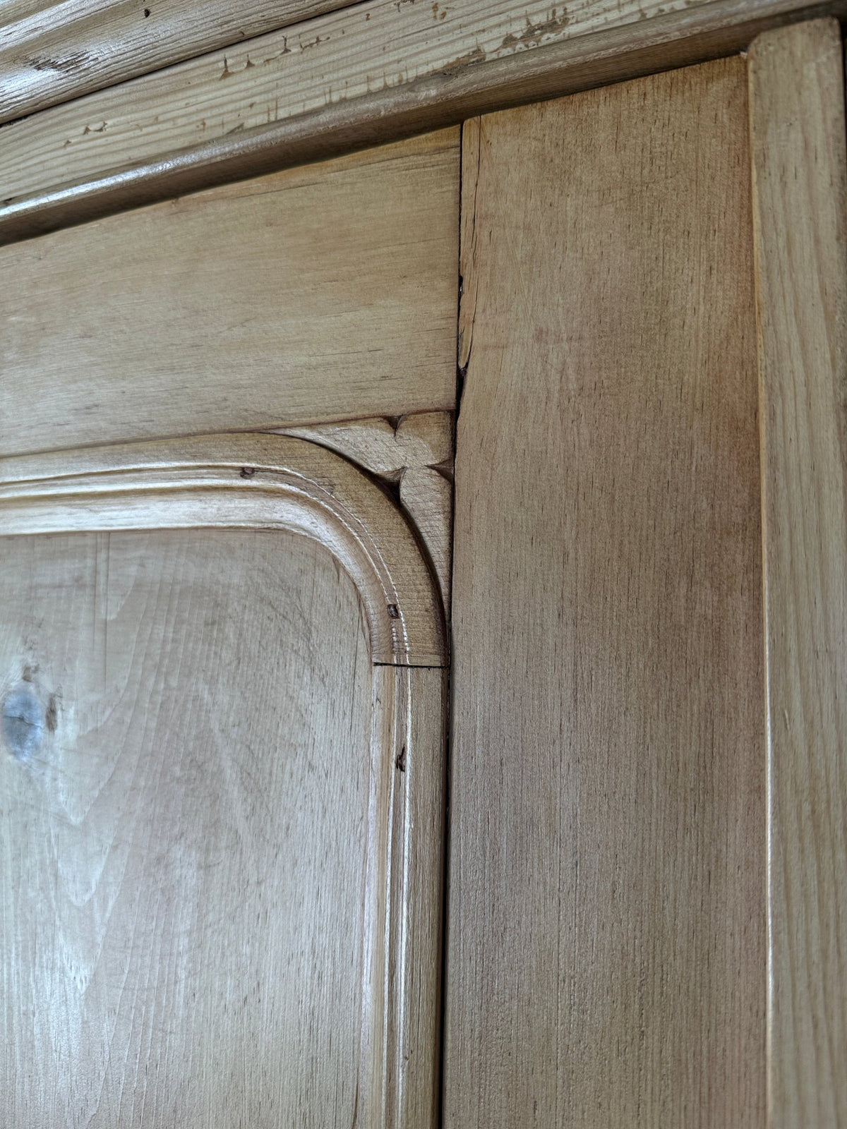 Victorian pine linen press - House on Horizon