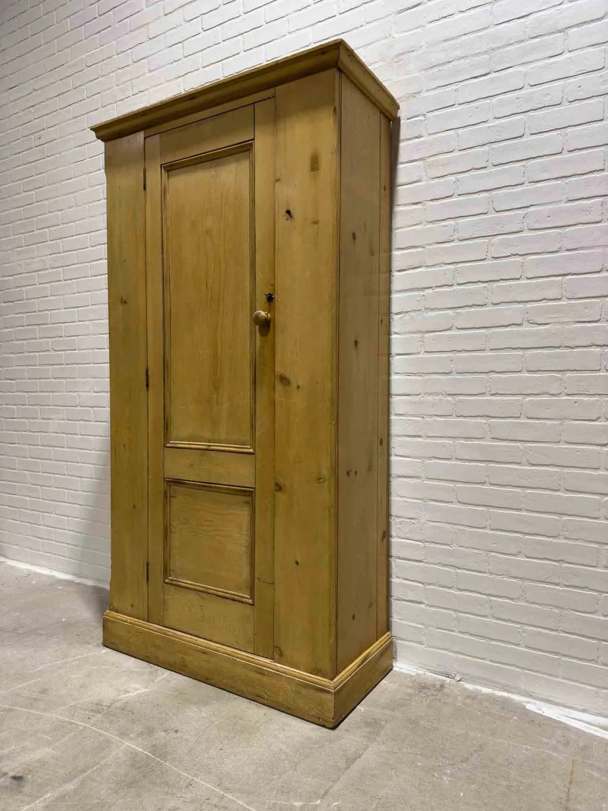 Victorian pine wardrobe - House on Horizon