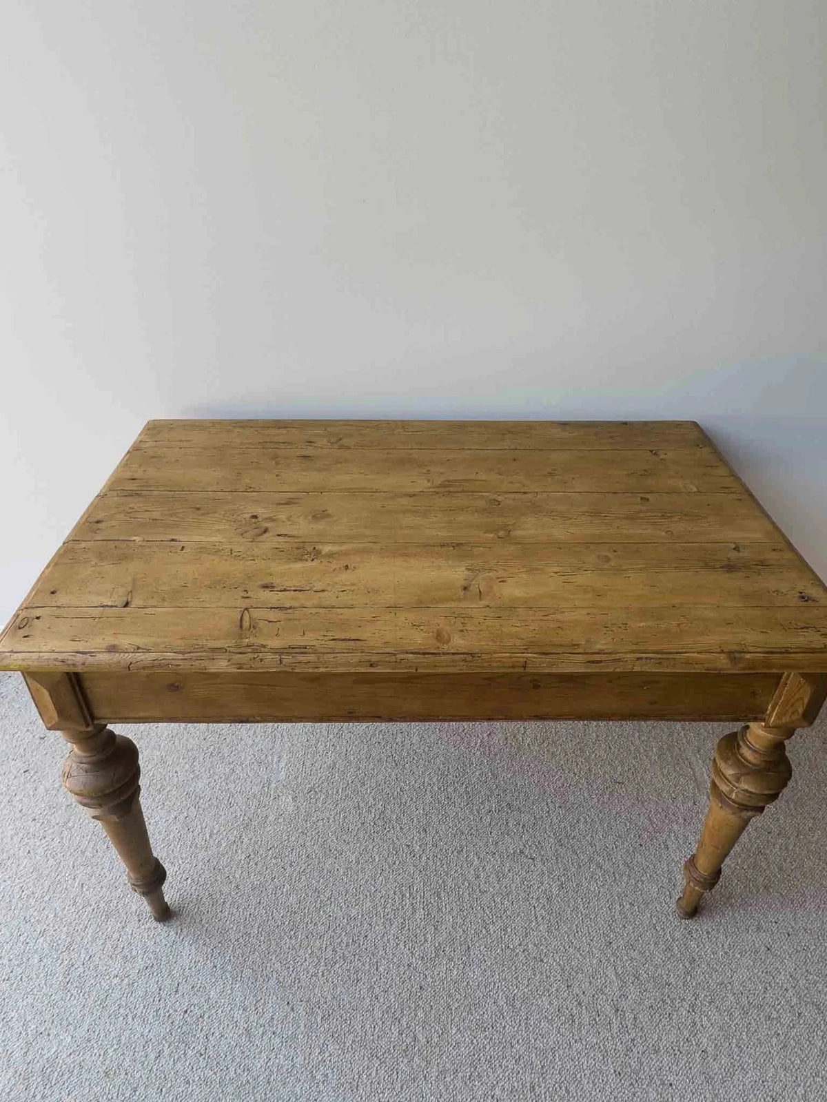 Victorian table with incredible legs - House on Horizon