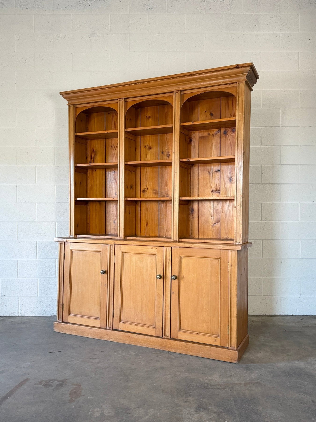 Vintage pine display case - House on Horizon