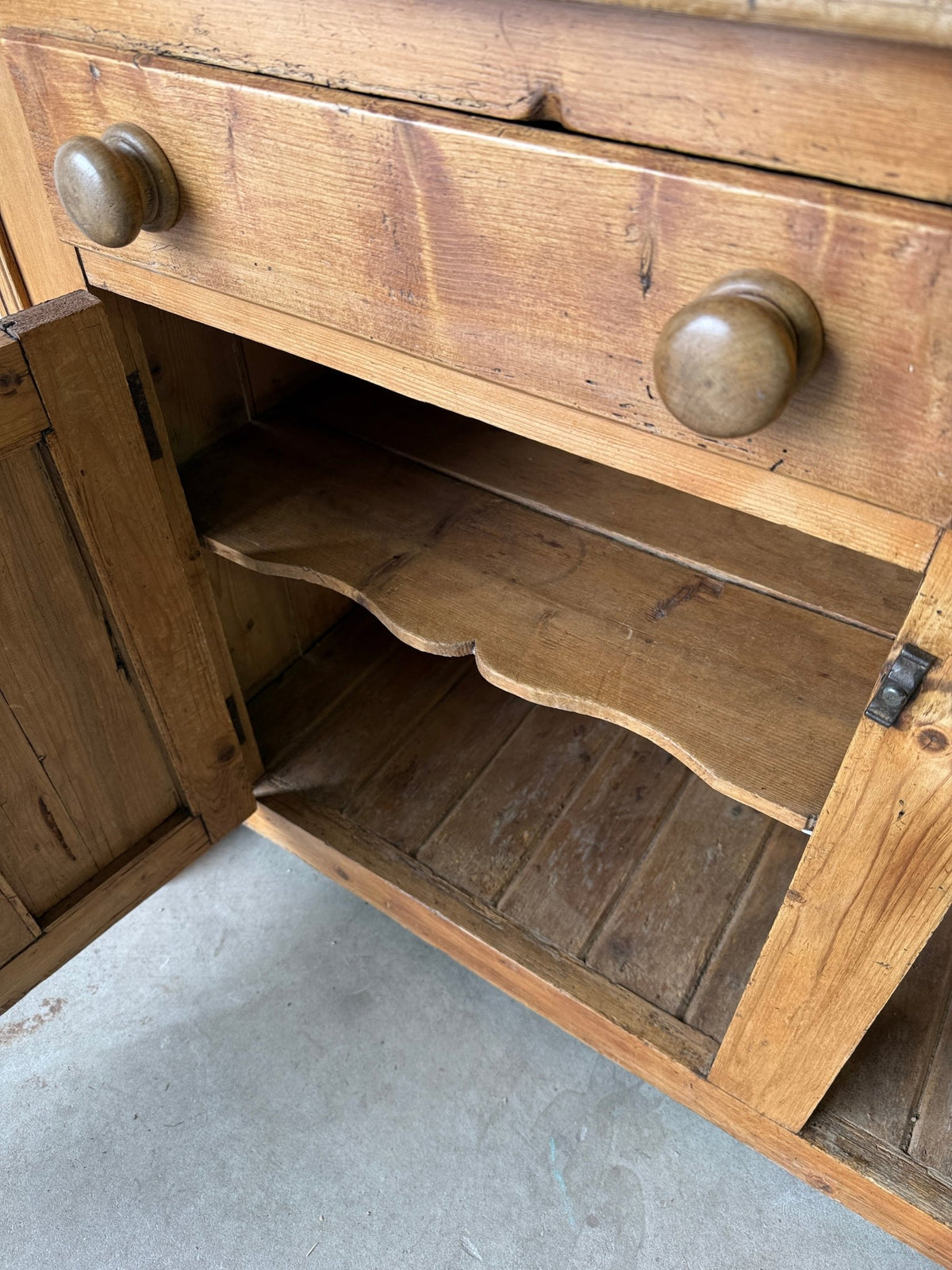 Wonderful scalloped Irish kitchen dresser - House on Horizon